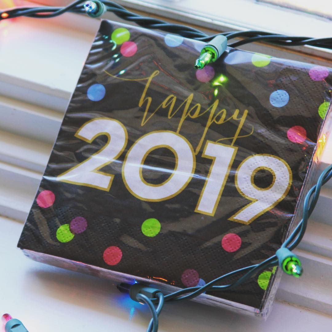 RESimplySOLD's tweet photo. “Because 2019 is going to be a good year for you”, my client said. Awesome clients gave me a sweet Christmas gift bag &amp; cute napkins. Good people who believe in you and cheer you on is indescribable. #MyClientsInspireMe #Greenville360 #TravelersRestHere #LiveLife #LifeInColor https://t.co/ipTav7sQHF