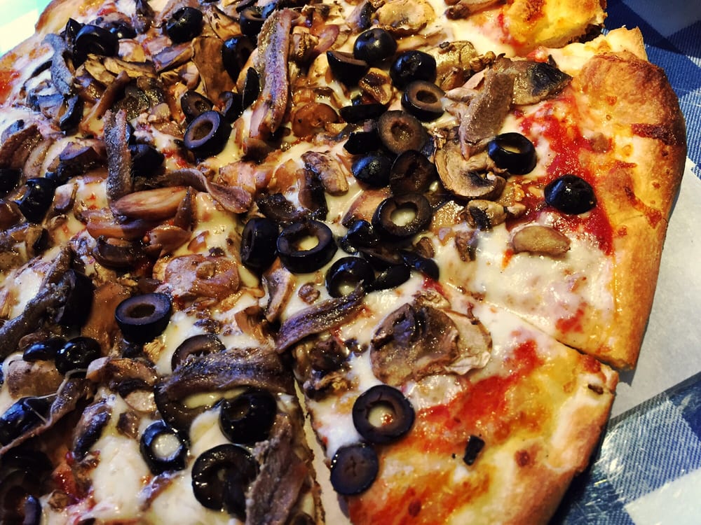 Nothing gets me through the week like an amazing pizza from #RSIClient Waypoint Pizza in Tiburon! The ingredients are always fresh and I love a nice crispy crust 🍕