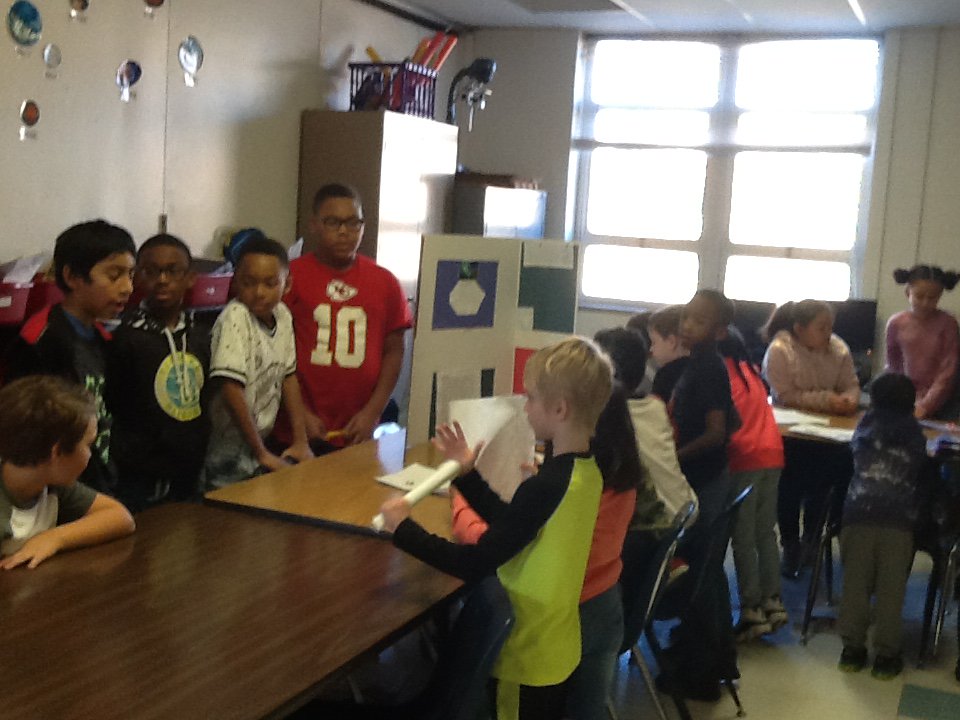 HallfordTami's tweet photo. We had so much fun teaching others what we Learned in Christmas Around the world #MMEandyou #WeAreGrandview #teamMM https://t.co/C9AE0ec1nl
