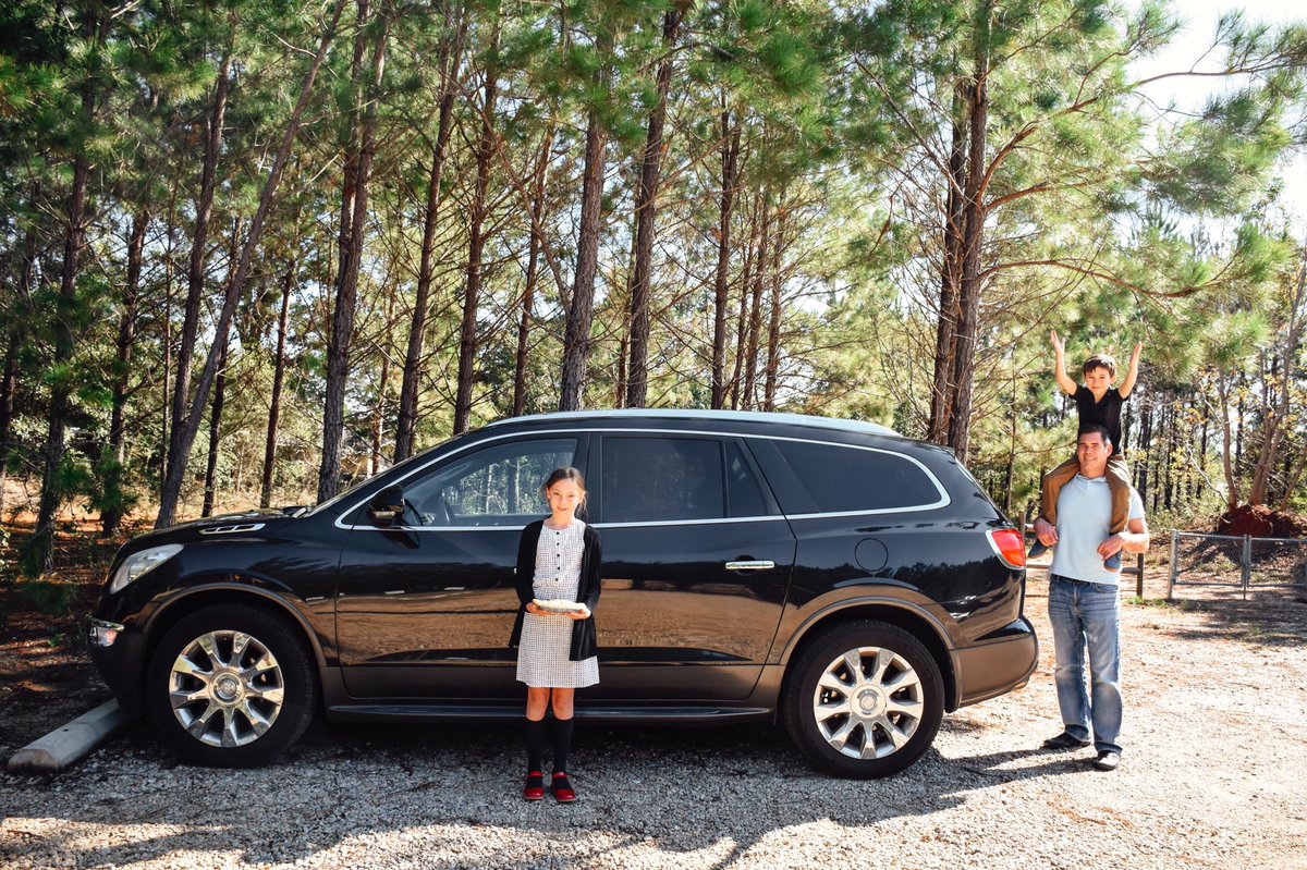 LifeStyleSarah's tweet photo. #BuickPartner ‘Tis the season! The holidays are the perfect time to bring joy and spread good cheer! Whether you are giving pies or giving your time... every little thing adds up to something big! Happy Holidays! @Buick #ThatsMyBuick #ThatsABuick https://t.co/aM8Zvlx3pa