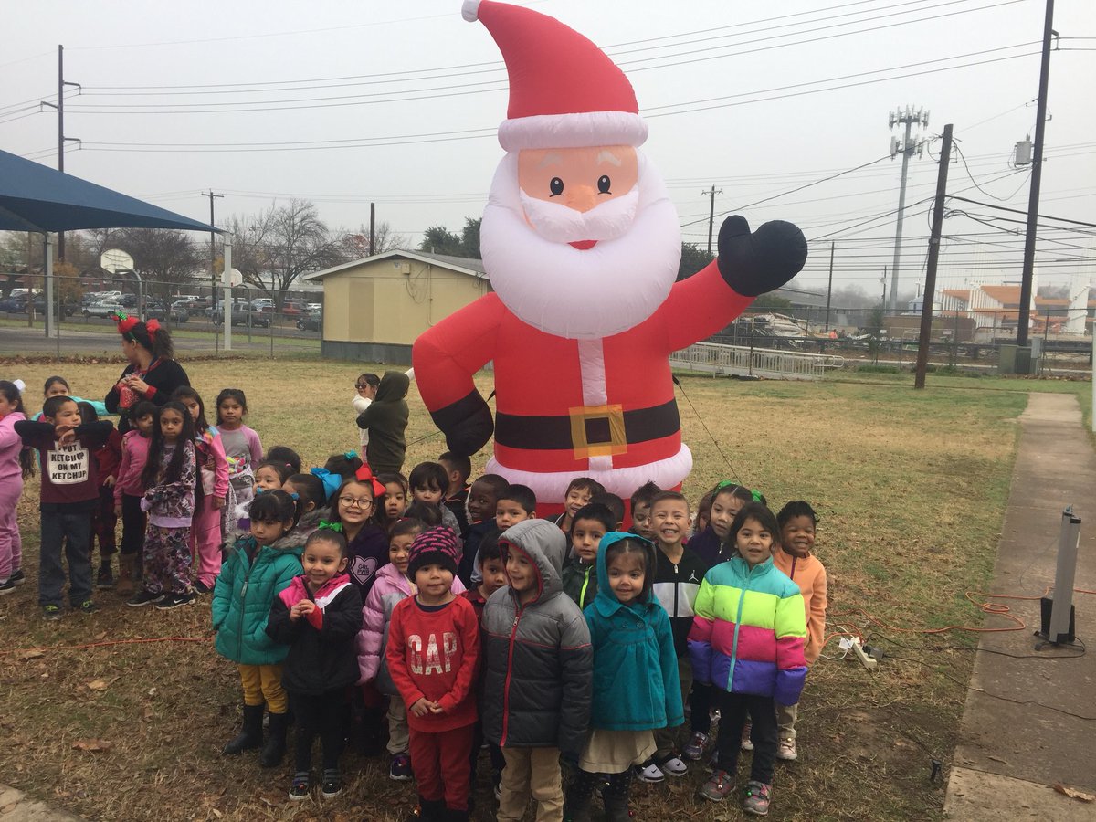 MrStephenson27's tweet photo. 2018 Jingle Bell Run was a success.  Holiday tunes, decorations, and some good ole physical activity. @BrookeLions @AISDHealthPE https://t.co/FK7Pxm2ktc