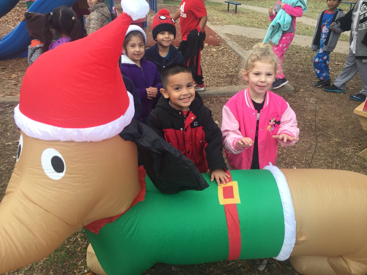 MrStephenson27's tweet photo. 2018 Jingle Bell Run was a success.  Holiday tunes, decorations, and some good ole physical activity. @BrookeLions @AISDHealthPE https://t.co/FK7Pxm2ktc