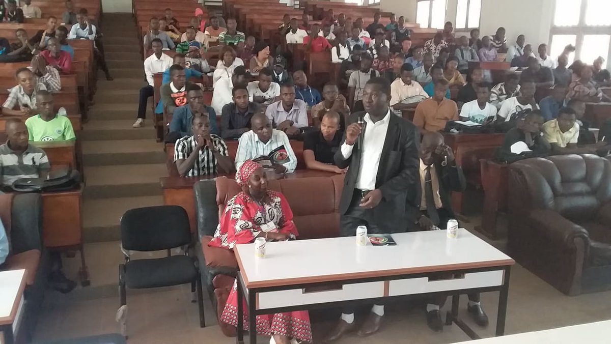 InstitutBoke's tweet photo. #Citoyenneté, 
Conférence organisée au sein de l'@InstitutBoke  avec la mobilisation générale des étudiants et personnels de l'administration et la participation des autorités de la société civile de boké. https://t.co/4uqTm51dRd
