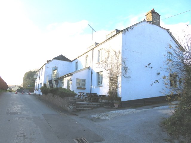 #ForSale #Exmoor National Park Free House #hotel.  17th Century Inn in centre of attractive village. Character Bars. Dining Room. 8 Letting Rooms. Manager's Flat. C.P. (16), Patio and Paddock. New Free of Tie lease available. EPC Rating D. Offers Invited.
sidneyphillips.co.uk/business-detai…