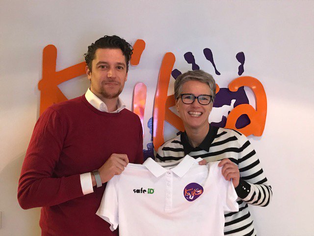 SafeID1's tweet photo. Safe-iD en Stichting Kinderen Kankervrij maken bekend dat zij de handen ineen slaan in de strijd tegen kinderkanker. Een ideale maatschappelijke match. #BUITENgewoonherkenbaar #hardlopen #sponsor #safeid #marathon @SafeID1 @KiKa8118 @runforKiKaMarathon https://t.co/wJBBFXnPhY