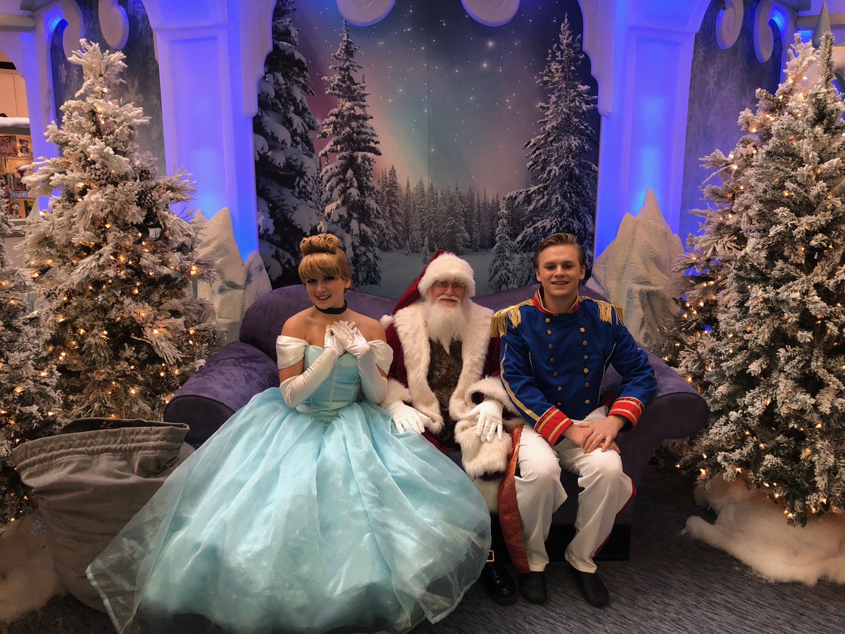 Calling all Princes and Princesses!  Always wanted to meet Cinderella &amp; Prince Charming?  Tonight is your night as they will be with Santa at the Ice Palace from 4-6pm.  <a href="/HurrahPlayers/">Hurrah Players</a> <a href="/NorfolkDowntown/">Downtown Norfolk</a> <a href="/NorfolkVA/">City of Norfolk, VA</a>