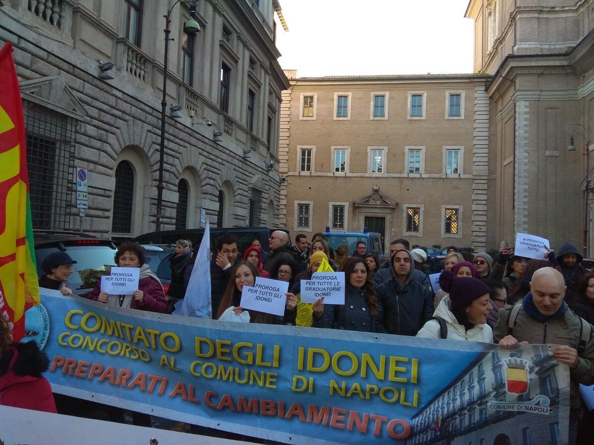 okkineri77's tweet photo. Non deludete le aspettative degli #idonei, hanno superato un concorso studiando!#PROROGAGRADUATIRIETUTTE anche quelle anta 2014! Vi abbiamo votato, sulla base delle vostre #promesse #GovernoDelCambiamento @luigidimaio @matteosalvinimi @MFantinati @Mov5Stelle @gbongiorno66 https://t.co/8msJT6lX38