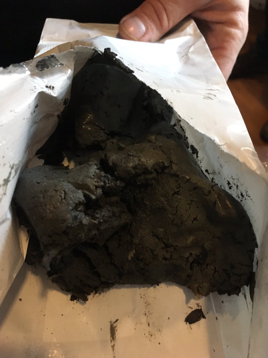 SjondeLeeuw's tweet photo. Vof de Vries uit Stolwijk begint proef met het opbrengen van klei op veengrond om @bodemdaling tegen te gaan. Belangrijke en interessante stap binnen #proeftuinKrimpenerwaard. https://t.co/0EyXlyopZe