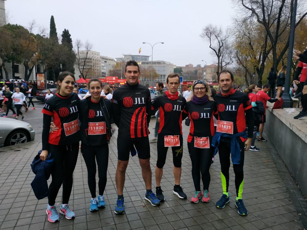 JLLSpain's tweet photo. El club de running de JLL ha participado este fin de semana en la #BuffEpicRun de Barcelona y en la #CarreradelasEmpresas de Madrid. ¡A tope! https://t.co/UrpAyCo2cQ