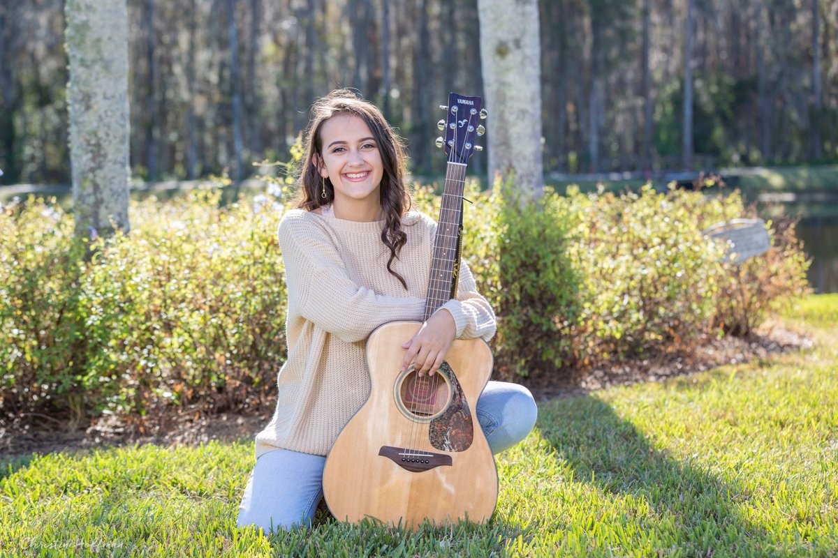 TheBridgeBandFL's tweet image. Bring in the new year with @alymilan__ at Jan's wine &amp;amp; boos Dec 28th at 8pm. Great music and great friends and oh yeah some drinks!