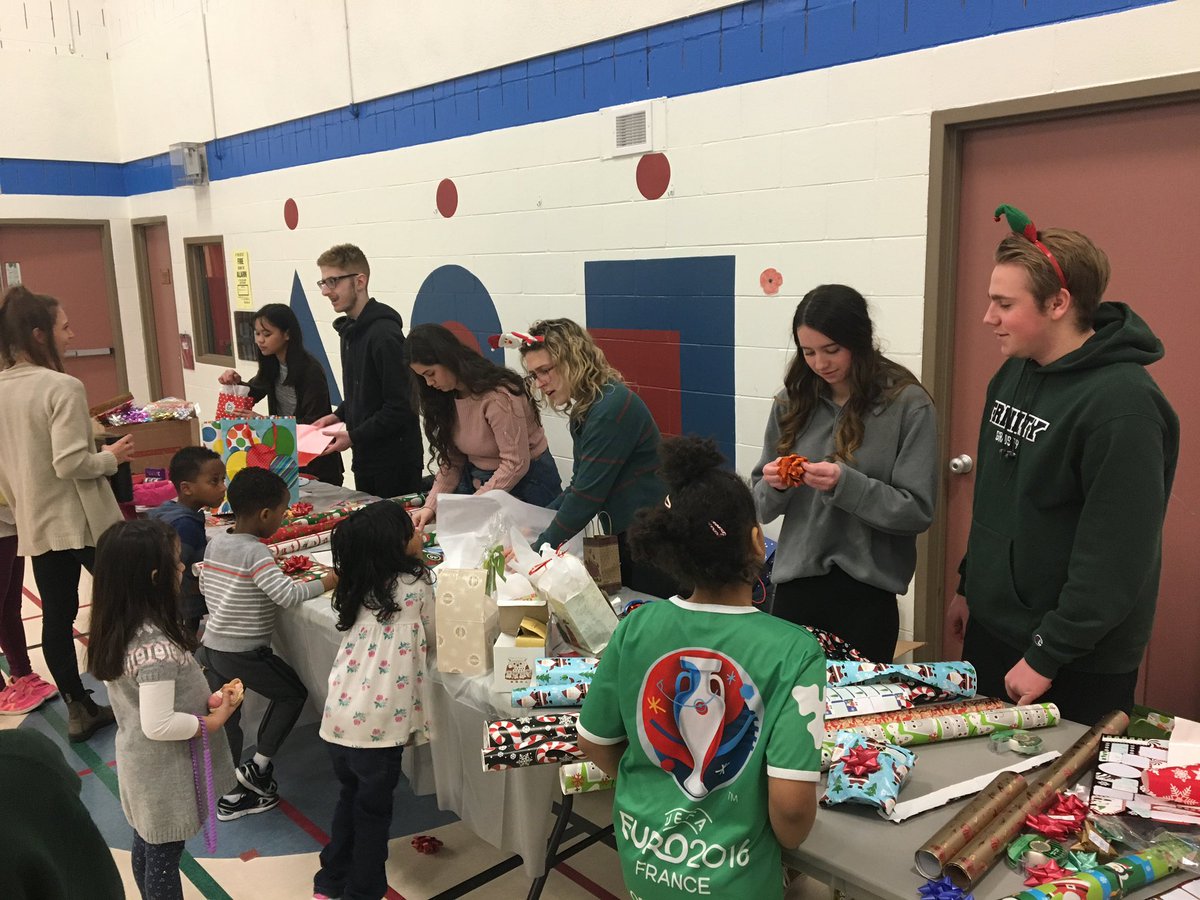 HolyTrinityOCSB's tweet image. HT visit to @StAnthonyOCSB #OCSBbecommunity #advent2018