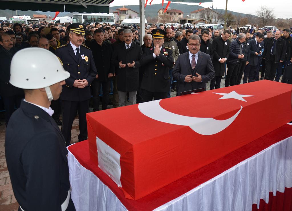 Şehit Polis Memuru Nazım Tuncer adına düzenlenen cenaze töreni, İçişleri Bakanımız Sn.<a href="/suleymansoylu/">Süleyman Soylu</a>, Emniyet Genel Müdürümüz Sn.<a href="/CelalUzunkaya/">Celal Uzunkaya</a> ve çok sayıda vatandaşımızın katılımlarıyla Uşak ili Banaz ilçesinde gerçekleştirildi.