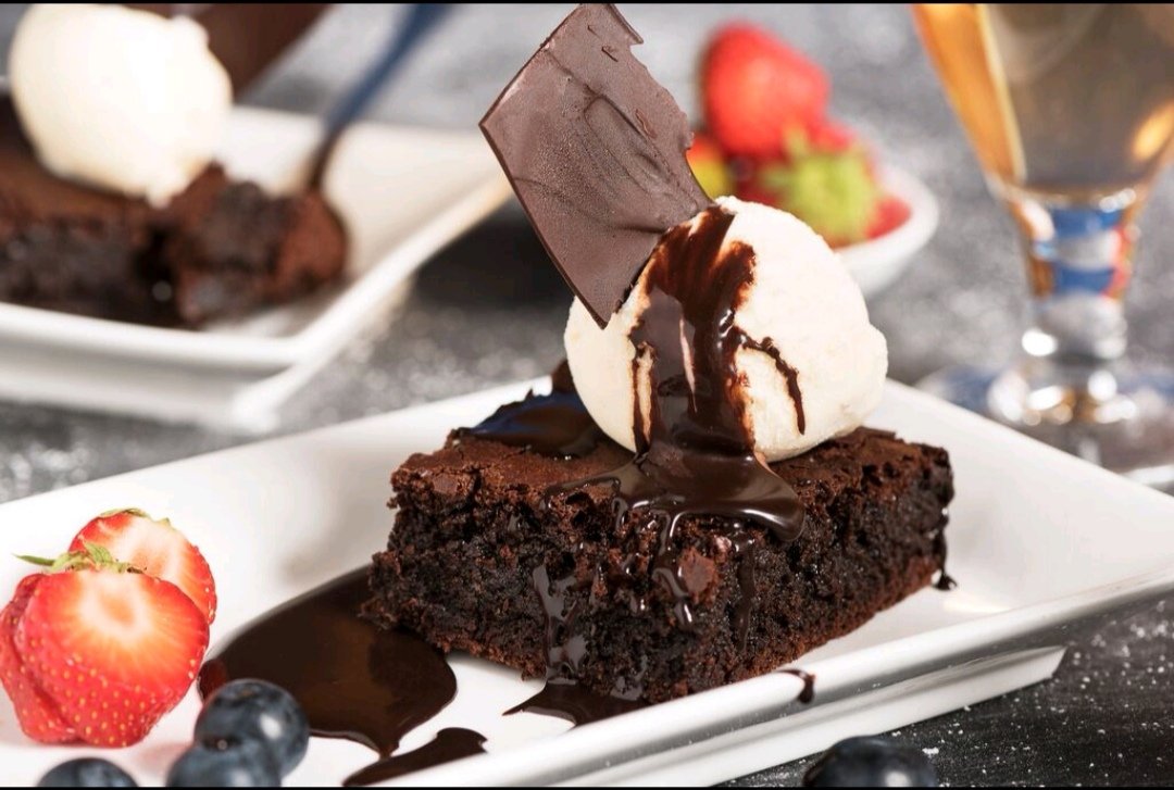 fishcitybelfast's tweet photo. Treat yourself to a festive dessert 🌲❤️Rich dark chocolate brownie served with Glastry Farm Vanilla  ice cream &amp; chocolate sauce #dessert #christmas #chocolate @glastryfarm https://t.co/fuHJ67JpPB
