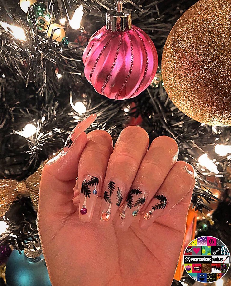 NailVidaChi's tweet photo. Inspired by my #blackchristmastree and of course used #Swarovski for the ornaments #TuesdayMotivation #chicagonailartist #nailart #christmasnails #Christmas2018 https://t.co/6s6o6YyOc7