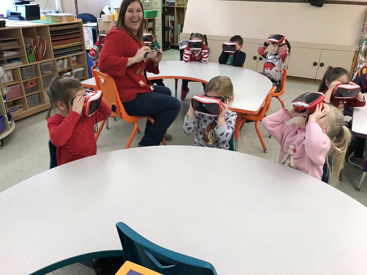 ally_blackwell's tweet photo. Visiting Santa’s workshop with Ms. Catrombone’s PK class. @MountMarkhamCSD #VR #googleexpeditions #ISeeSanta https://t.co/o9yNbUSC5m