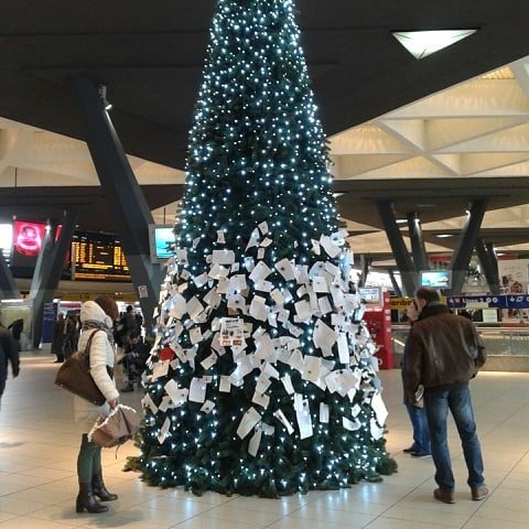 VannaiolaGabry's tweet photo. Special @EastSidersTV Christmas tradition,since 2012๐
Happy holidays w/ #TeamEastSiders @ the Naples'Central Station this year too๐
#EastSiders #EastSidersSeason4 #webseries #indie #lgbt
#Serieweb #Netflix #NetflixItalia
#VanHansis #KitWilliamson #JohnHalbach #MatthewMcKelligon https://t.co/zlvSFfW596