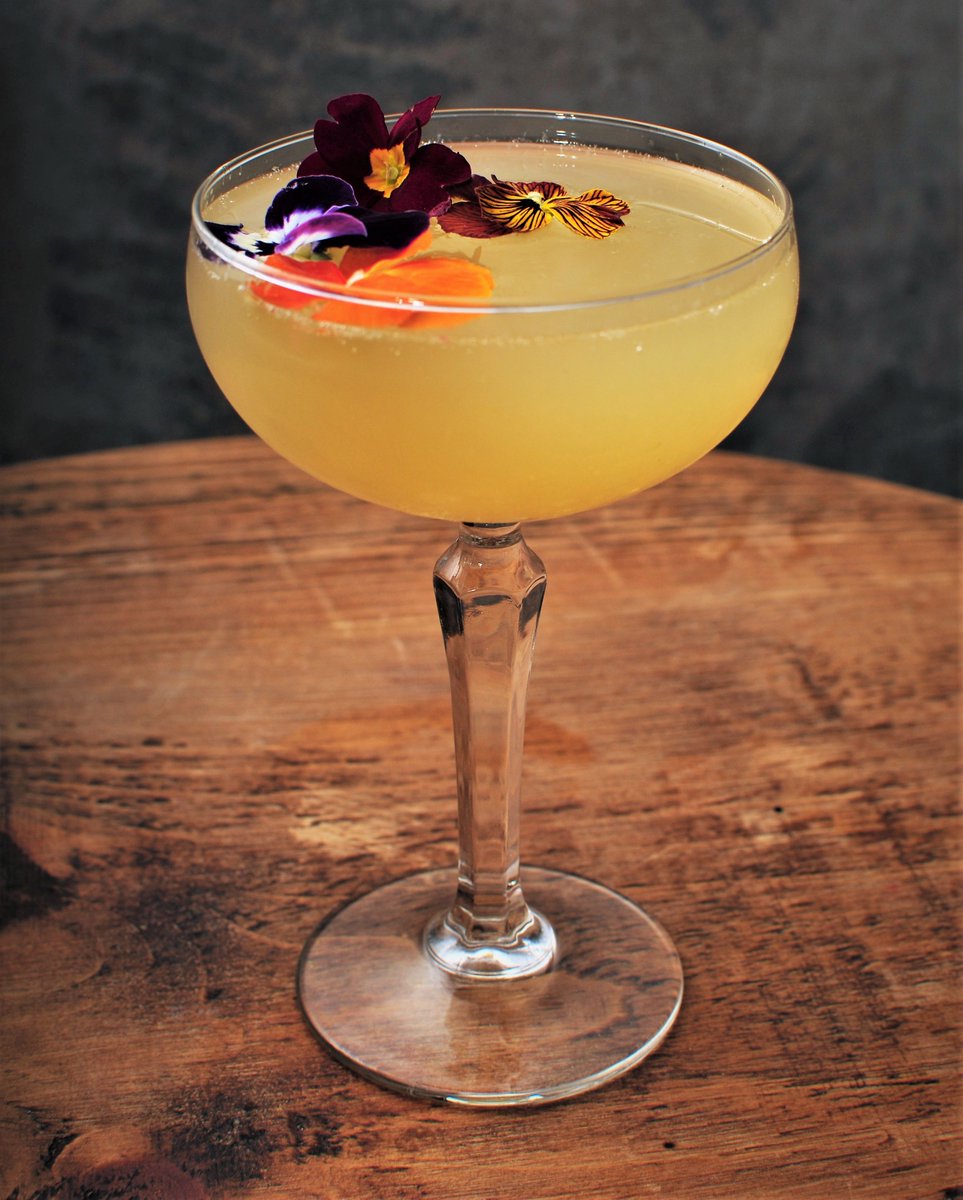 Mangrove_UK's tweet photo. #Day18 Only a fool would ignore this sirens call!
*
'Siren Song' made by Calluna in Nottingham, using @GiffardLiqueurs Ginger of the Indies!!
*
*
*
#giffard #advent #adventdrinks #drinks #christmas #mangrovedrinks #mangrove #nottingham #nottinghambars #nottinghambartenders https://t.co/Si0druMU7B
