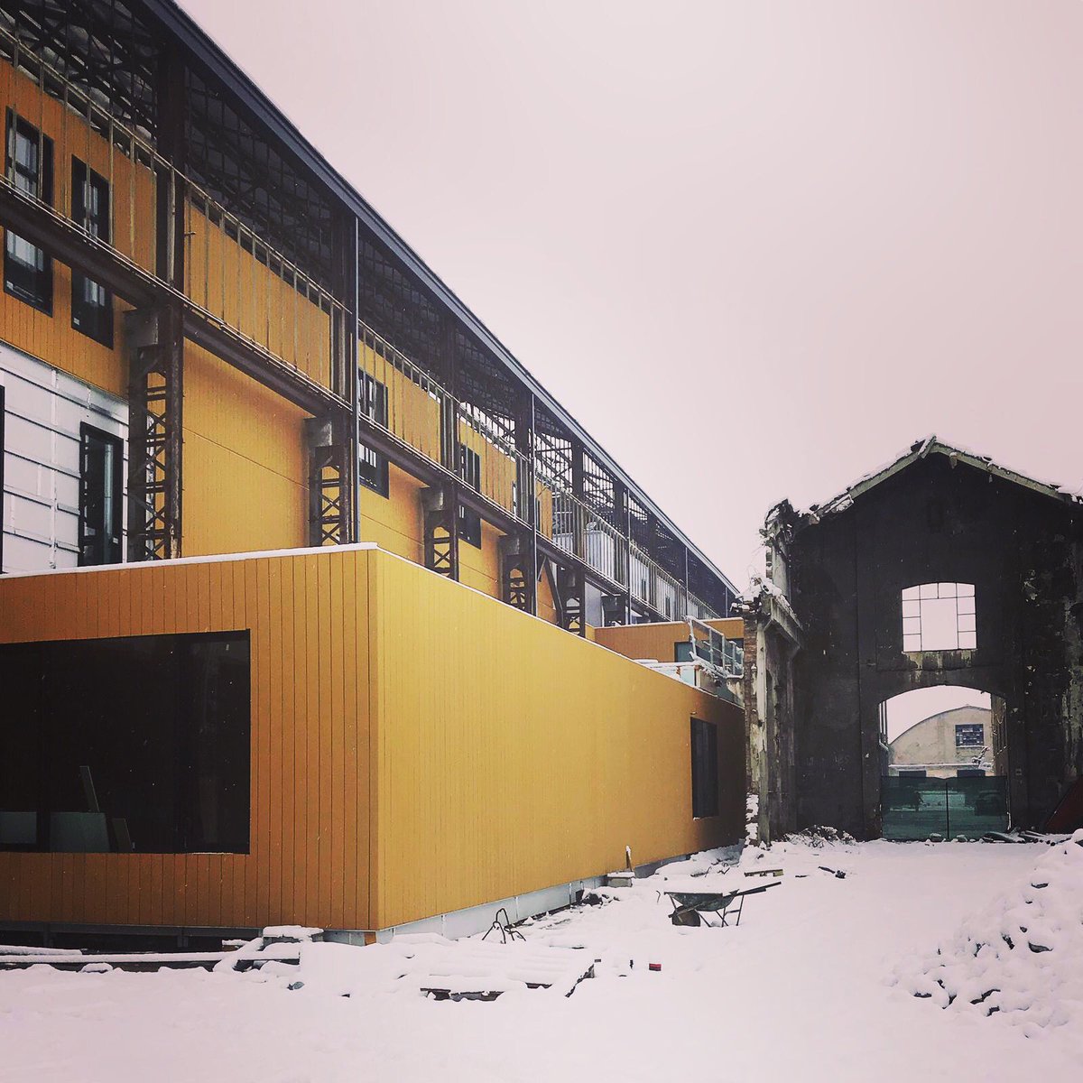 Capannone 18, ex Reggiane, esterno giorno. Il sogno prende forma @ComuneRE <a href="/lucavecchi72/">Luca Vecchi</a> <a href="/sbonaccini/">Stefano Bonaccini</a> @alex_pratissoli @dnmarchi <a href="/carlopalomar/">Carlo Degli Esposti</a> #ReggioEmilia #Reggiane