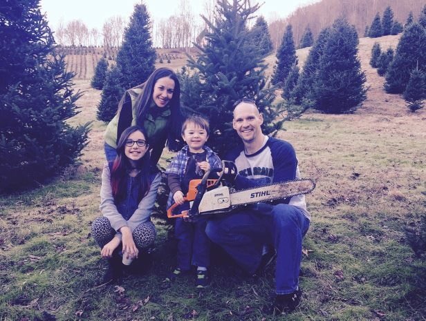 firemandannyboy's tweet photo. Christmas 2016!!! Annual Tree Hunt with my favorite people!!!  #CASHville #IHXLightsUpDecember @Karingarrido2 @jillmill321 @ShaneStargel https://t.co/q5zB0zimf6