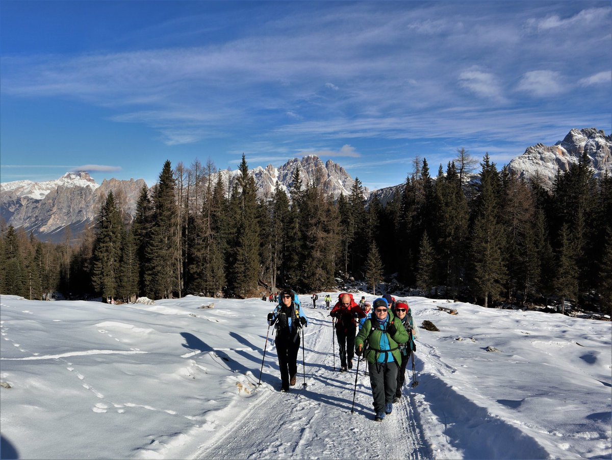 caifvg's tweet image. Una bella escursione sulla neve delle #Dolomiti Ampezzane domenica scorsa per il #CAI di San Daniele del Friuli! ❄️❄️