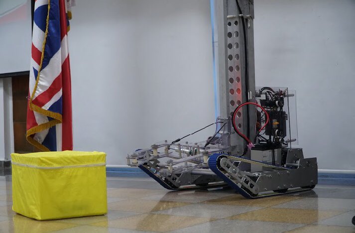 teamfreedomdr's tweet photo. Stormy 2.0!🤖🛠🤓⚙️
.
#FreedomForever
#OMGrobots
•
👇🏻Sponsors👇🏻
•
@MTurismoRD 
@ViceRDo 
#kohlerDR
@airmaxrd 
@AUNIDOSRD 
@villacampast 
@abcschoolrd 
@StGeorgeRD 
#piisaindustrialpark
#AFPPopular
#Laboquidom
#AmipharmaDominicana https://t.co/Qw49gbHMWZ