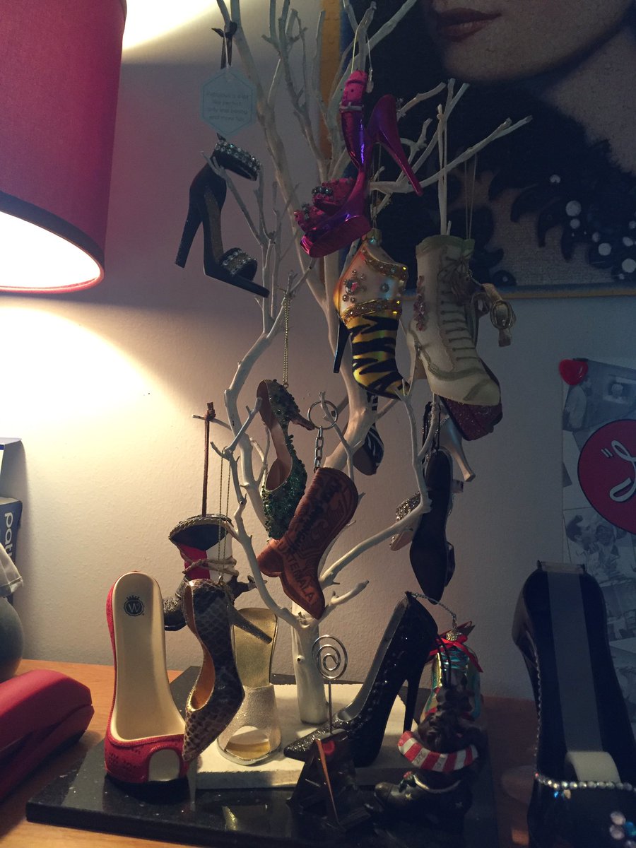 abdominguez_mrs's tweet image. Thanks to my #SecretSanta2018 for my new 👠 ! It looks great on my shoe tree! Love ❤️ @FMS_Plano
