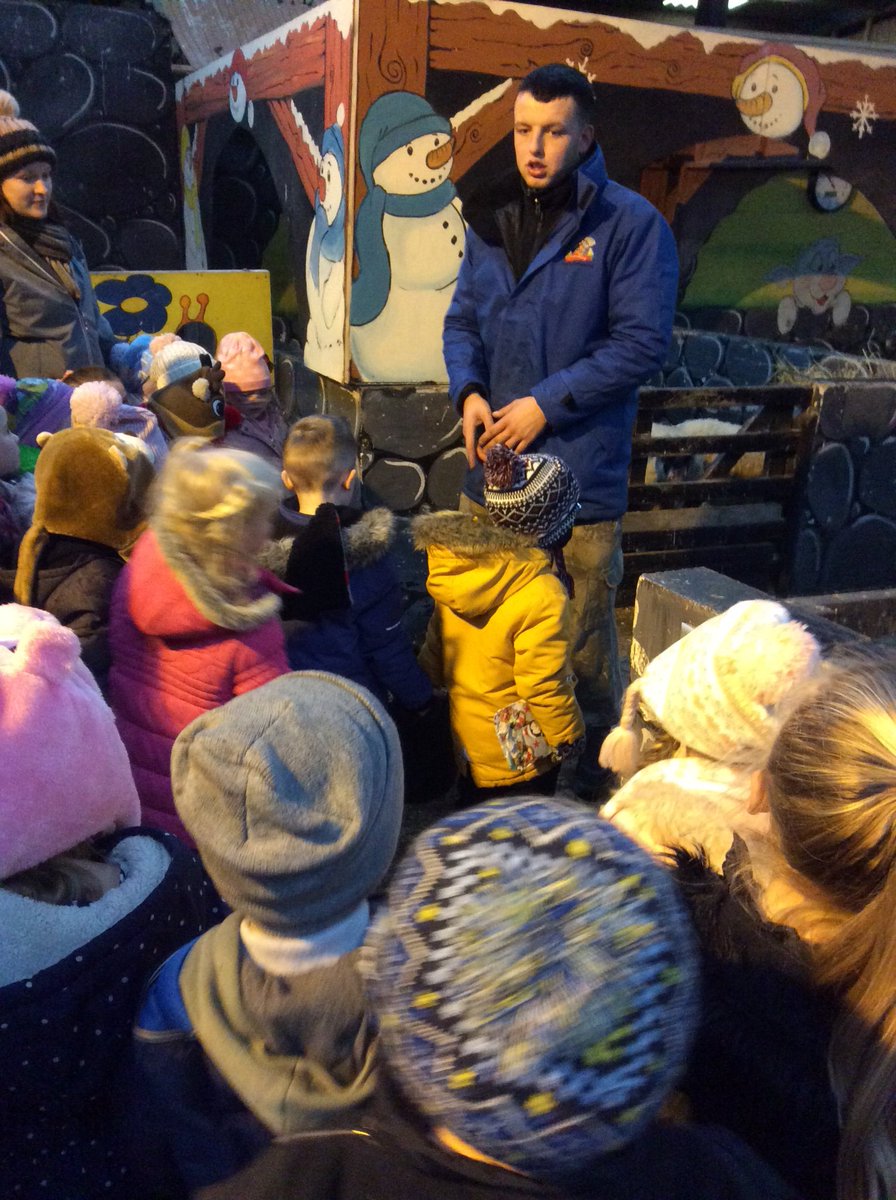 EYJesmondG's tweet photo. We had a fun day at Tweddle farm. We had a tractor ride, met Santa and fed the animals! #wehadfunatthefarm #welovesanta https://t.co/u4ILi22asw