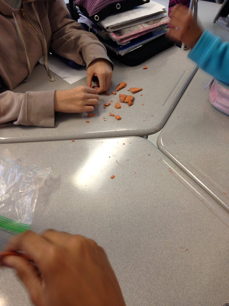 emmy49er's tweet photo. Interpreting artifacts that their classmates created. @JNFries #learngrowlead #friesframe https://t.co/5JJg3x9fdO