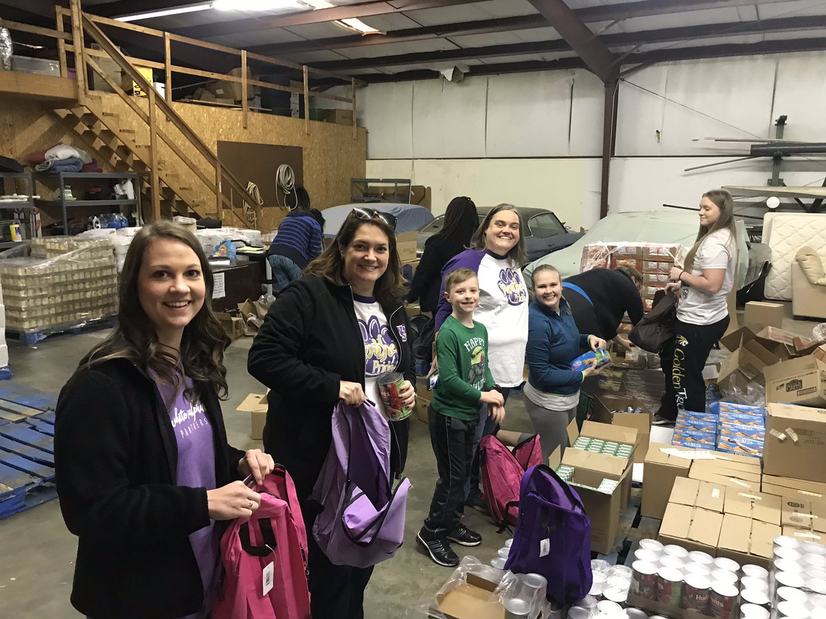WhiteSulphurES's tweet photo. Our staff had a great opportunity to serve our community by packing food in backpacks for students and their families. #backpacklove #givingtuesday #service #weloveourcommunity @_StraightStreet https://t.co/ujibmVqNmN