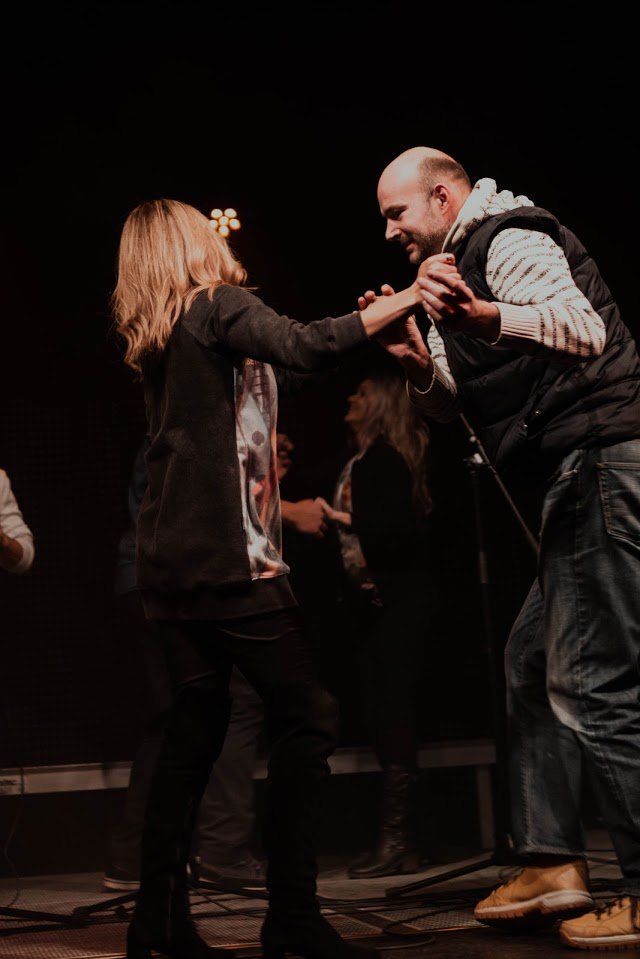 Swiss_Commerce's tweet photo. “THE STAGE IS YOURS!” hiess es bei unser grossartigen GORILLAWEIHNACHTSFEIER!

Gemeinsam haben wir bei einer Runde Karaoke die Bühne GEROCKT und die Weihnachtszeit eingeläutet.
Das gesamte GORILLAHAUS wünscht euch eine besinnliche und wunderschöne Weihnachtszeit!!!

ROAHHOHOHO https://t.co/zlsLZt4lfC