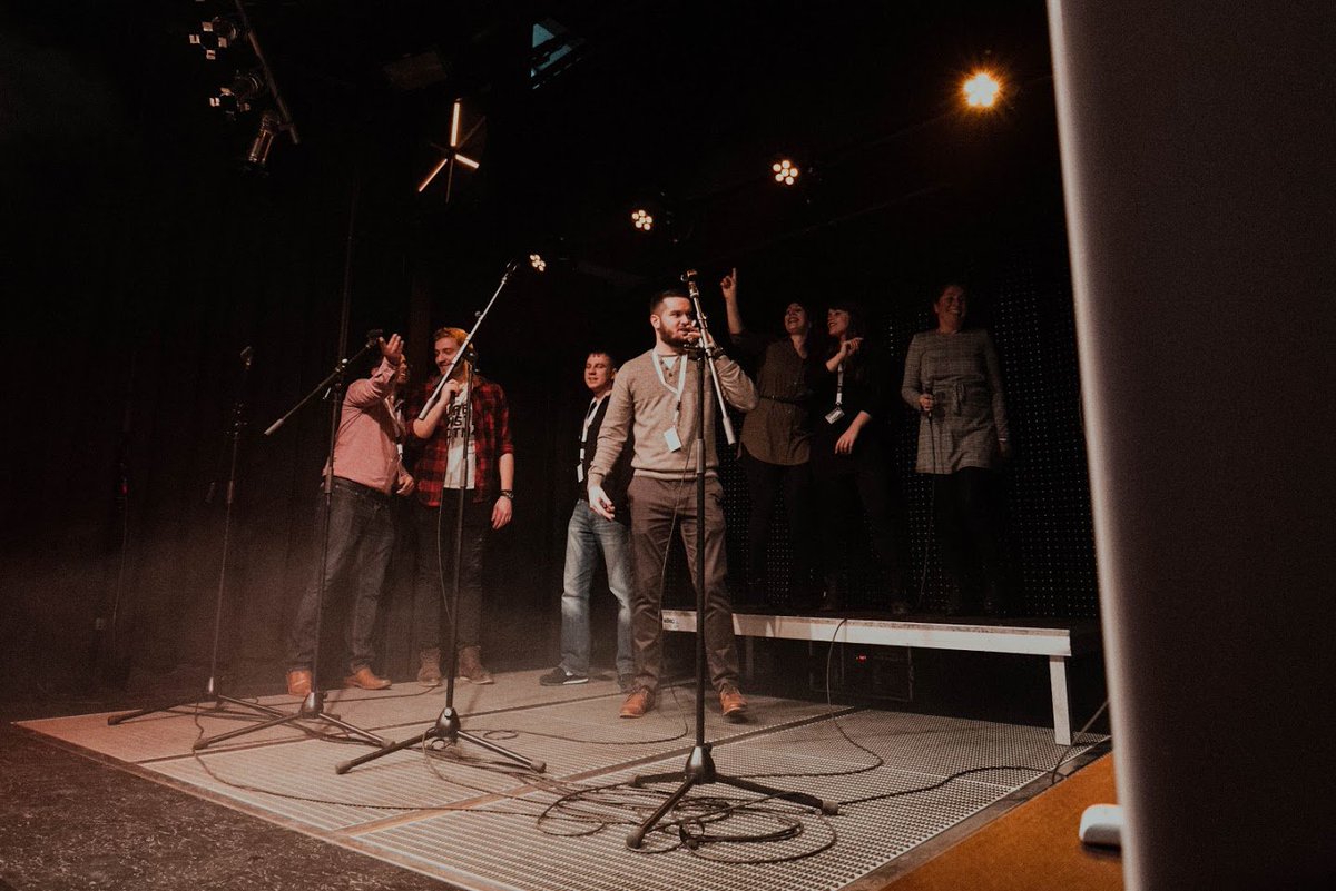 Swiss_Commerce's tweet photo. “THE STAGE IS YOURS!” hiess es bei unser grossartigen GORILLAWEIHNACHTSFEIER!

Gemeinsam haben wir bei einer Runde Karaoke die Bühne GEROCKT und die Weihnachtszeit eingeläutet.
Das gesamte GORILLAHAUS wünscht euch eine besinnliche und wunderschöne Weihnachtszeit!!!

ROAHHOHOHO https://t.co/zlsLZt4lfC