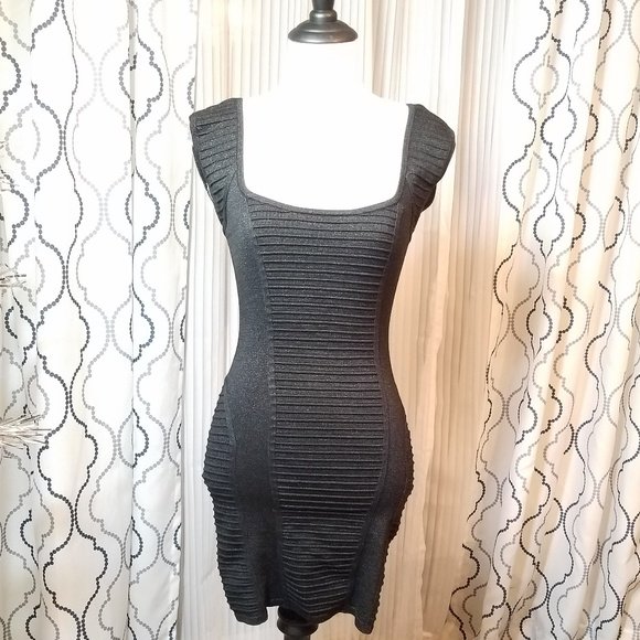 wardrobechanges's tweet image. So good I had to share! Check out all the items I'm loving on @Poshmarkapp from @HeatherHickey16 #poshmark #fashion #style #shopmycloset #ardenb: bnc.lt/focc/ybLXKg5XpS