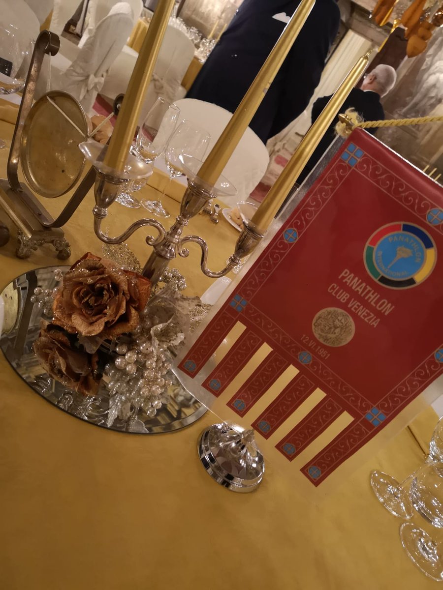 PanathlonV's tweet photo. Splendida serata in occasione della Festa degli Auguri del Panathlon Club Venezia al prestigioso Ca' Sagredo Hotel di Venezia. Tantissimi Soci, con i loro famigliari e simpatizzanti, sono intervenuti all'ultima conviviale del 2018.
Buone Feste e arrivederci al 2019!!! https://t.co/5ZqPwKZRTd