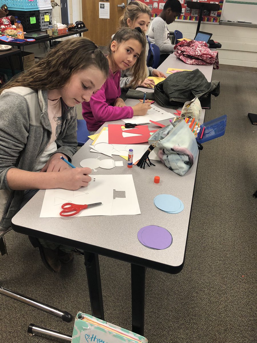 6th grade making United States History Ornaments for 🎅🏻 🎄❄️ #PBA #ves_panthers #Bathschoolsrock