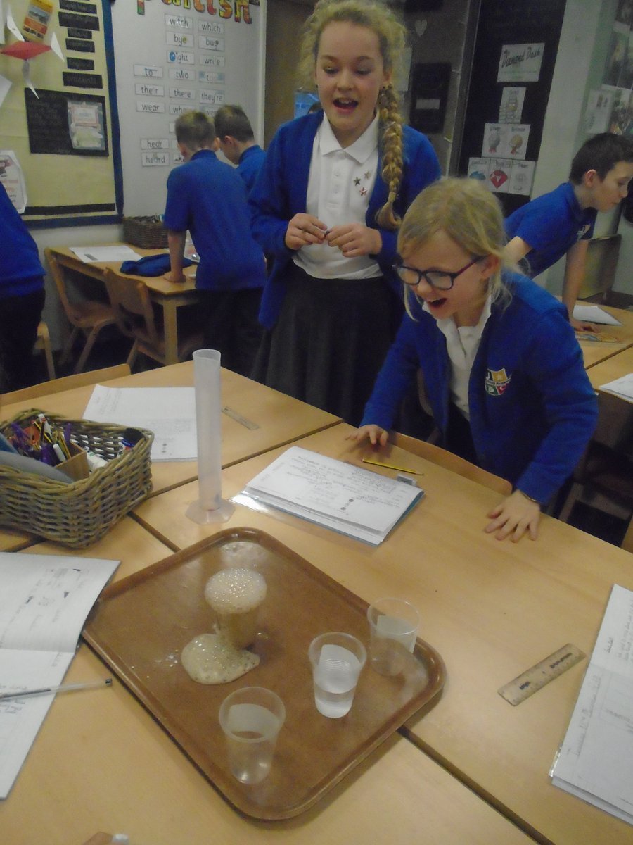 JCAWakefield's tweet image. Eddie the Elf was in Year 5 today watching them investigate bicarbonate of soda. They even made some delicious honeycomb (which they were very surprised about!) #JCAScience &apos;#adventlearning