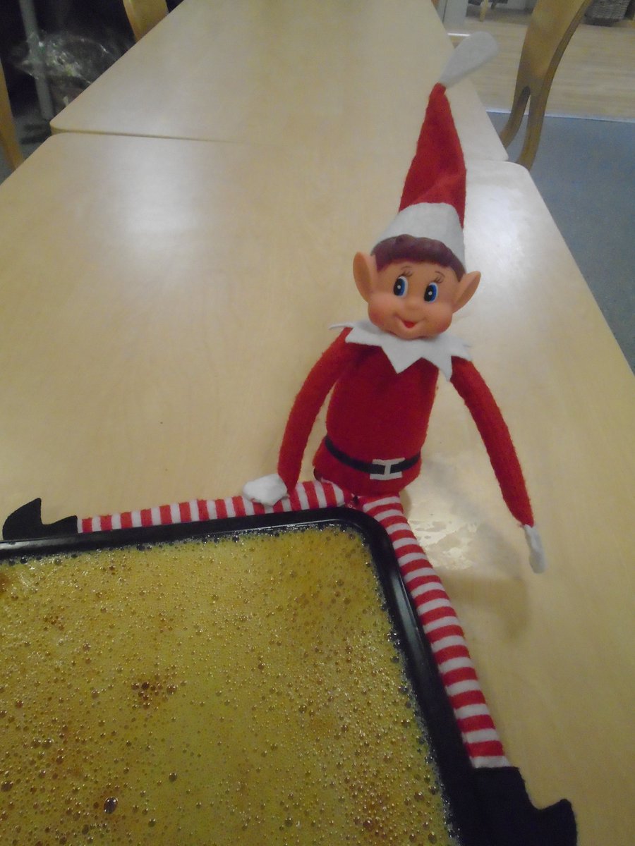 JCAWakefield's tweet image. Eddie the Elf was in Year 5 today watching them investigate bicarbonate of soda. They even made some delicious honeycomb (which they were very surprised about!) #JCAScience &apos;#adventlearning