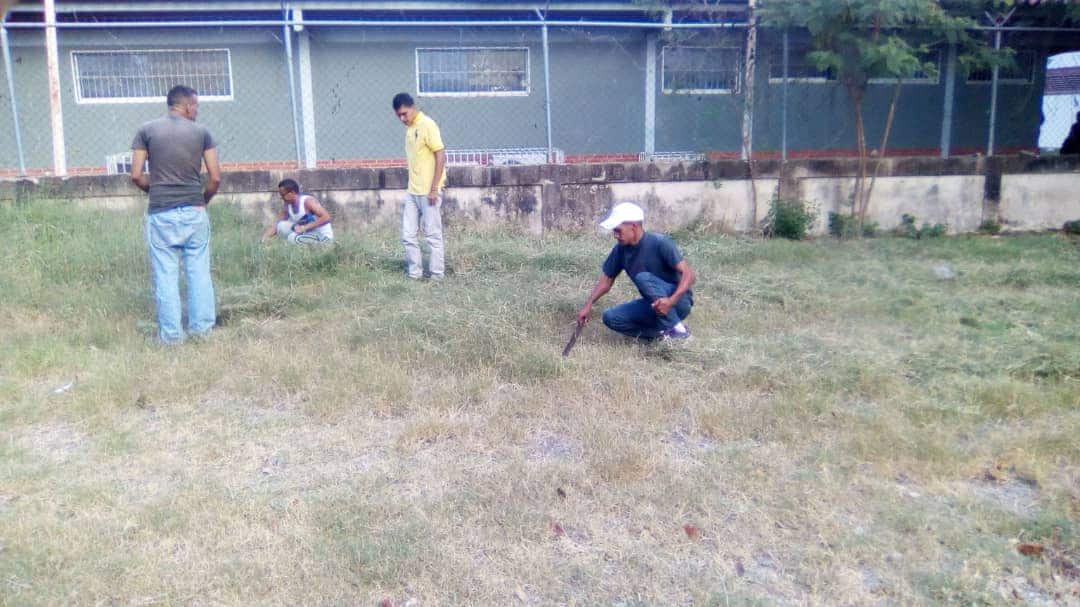 crsbarquisimeto's tweet photo. El @crsbarquisimeto  llevó el Plan Ecosocialista Hogares de Paz al @SaimeBarqto2 para recuperar sus espacios de áreas verdes @irisvarela @mspenitenciario @65Leudi @POSPENITENCIARI @DSCRCO @pili2021 @mirelct @ler1972 @DHumanosMPPSP https://t.co/bPfSmz5d7x