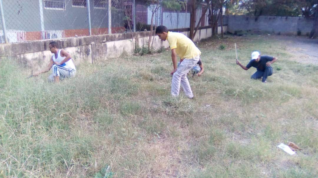 crsbarquisimeto's tweet photo. El @crsbarquisimeto  llevó el Plan Ecosocialista Hogares de Paz al @SaimeBarqto2 para recuperar sus espacios de áreas verdes @irisvarela @mspenitenciario @65Leudi @POSPENITENCIARI @DSCRCO @pili2021 @mirelct @ler1972 @DHumanosMPPSP https://t.co/bPfSmz5d7x