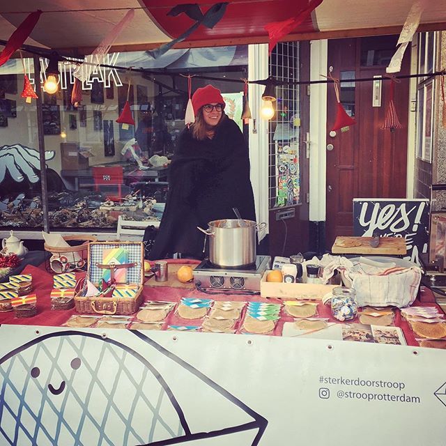 Door weer en wind.
.
.
.
#strooprotterdam #kerst #kerstmarkt #koud #winter #stroopwafel #sterkerdoorstroop #west #rotterdam #mathenesserweg #stroop ift.tt/2STMrlF