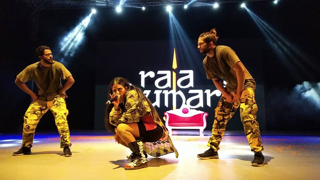 FestSerendipity's tweet photo. They took over the gully, and the city, and last night they took over Goa, at #SAF2018 ! Presenting the reigning queen of rap @therajakumari and none other than @VivianDivine. #BeAtSAF
#RajaKumari #Music #SnehaKhanwalkar #HipHop #Rapper #GullyGang #Divine #ICICILombard https://t.co/1CZcfdVko3