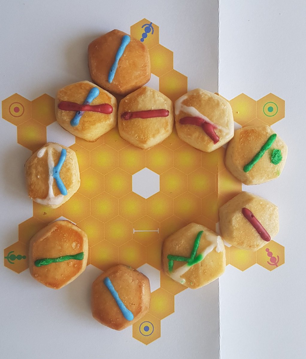 CinnoManGames's tweet photo. Not only do @PixelwithHat make great puzzle games like https://t.co/4R6YP7CY02 , they also make great cookies. Even better, they sometimes combine the two into edible puzzles! 

Thanks, guys! Happy holidays, everyone :)

#swissgames #gamedev https://t.co/anNb4eMXaI