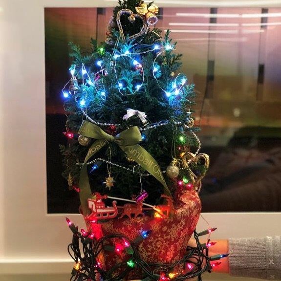 wirtdesigngroup's tweet photo. Rockin’ around the Kimball+UI tree at our Christmas party Friday 🎤
Thanks @KimballBrand &amp; @uiinteriors for the festive fun 🙌
#mondaymelody #holidayparty #funtimes #staytuned #festive #wirtdesigngroup #dope #weareawesome https://t.co/xVBOWytIqE