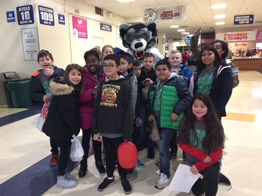 MrsP_ASD's tweet photo. Here at our field trip! So excited for the Chicago Wolves game! #ASS4ALL #FullertonLions #ThisIsSoMuchFunMrsP #TheGameHasntEvenStartedYet #IKnowButItIsStillSoMuchFun https://t.co/2J4bA6a9P2