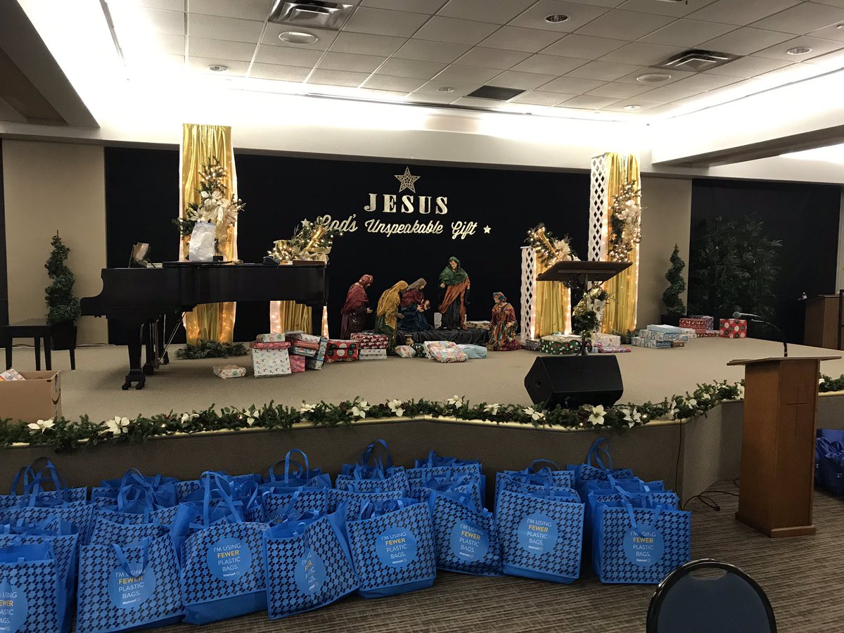 GarlandRotary's tweet photo. Getting ready for our annual Christmas Party for deserving @gisdnews kids!! #garlandrotary #serviceaboveself #GarlandUSA https://t.co/5yF0vYz6gF