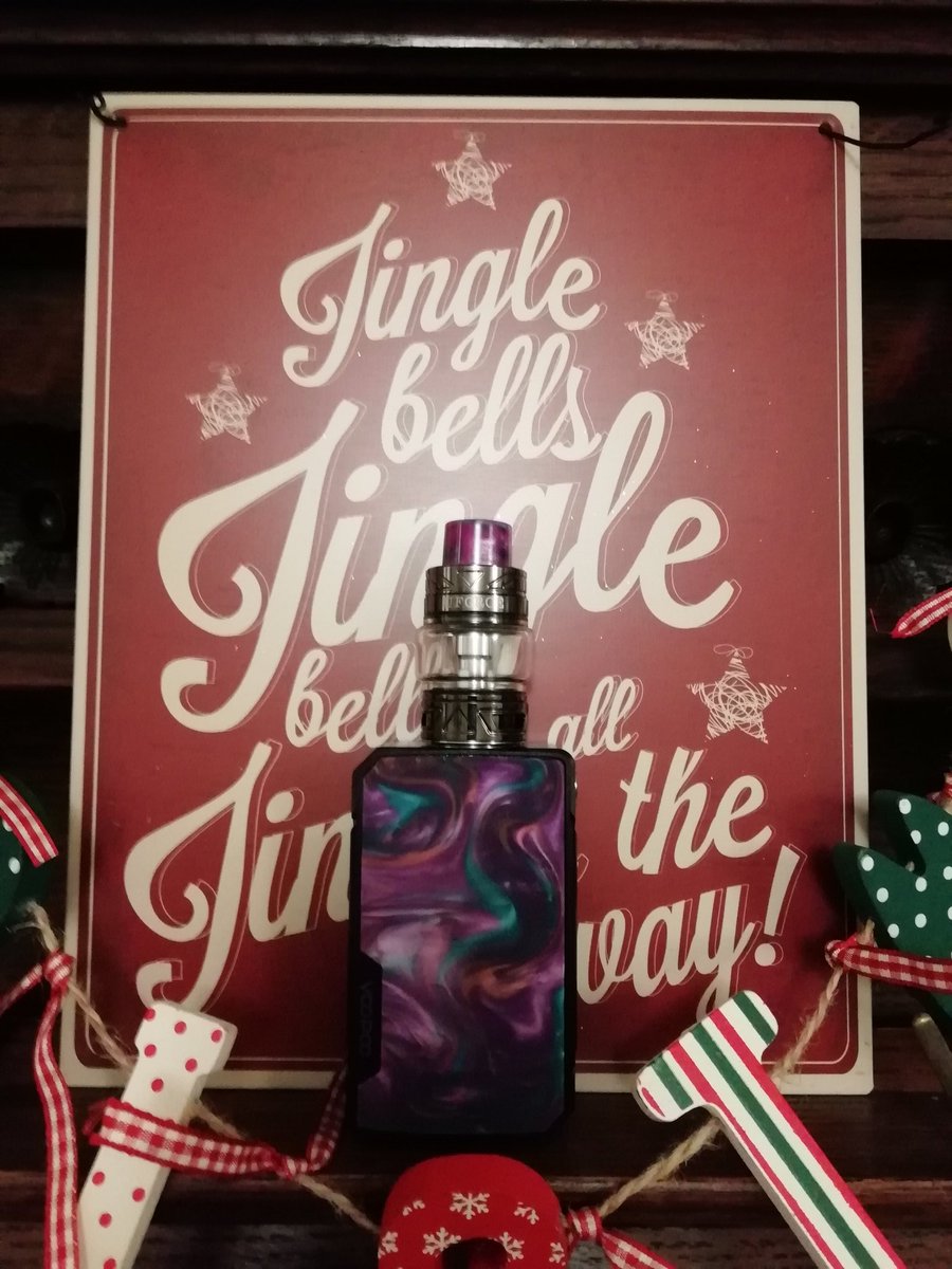 d17j17h17's tweet photo. Very merry Xmas to the whole gang @voopootech 🎅 #compwin #DragMini #vapefam ☃️ #beaut❤️ #purple 😈 https://t.co/vXzg4dU17H