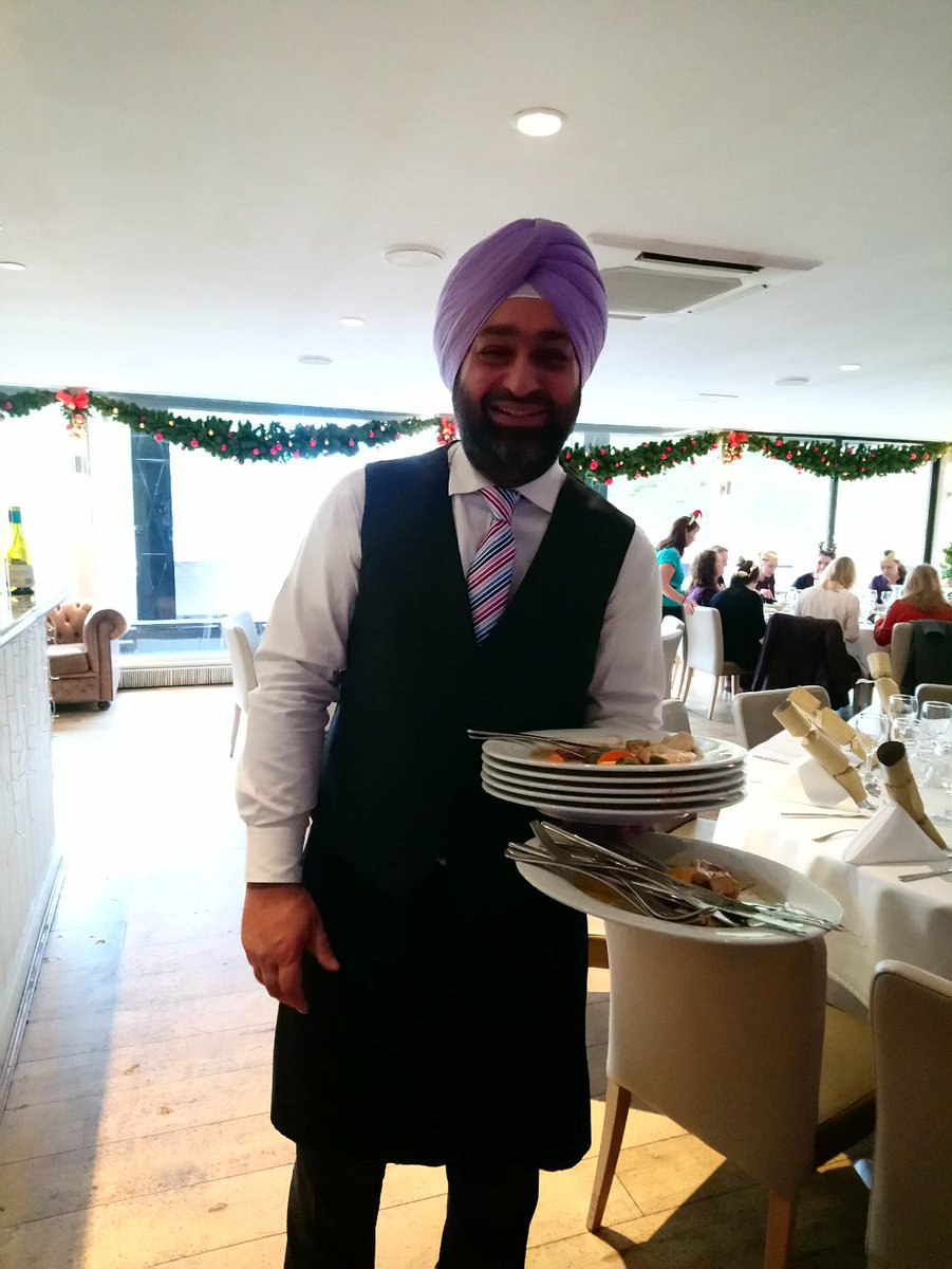 FoxCollectionHR's tweet image. Back to the floor for managers @FoxhillsSurrey today serving the team #Xmas lunch #yummy #full #tiredfeet