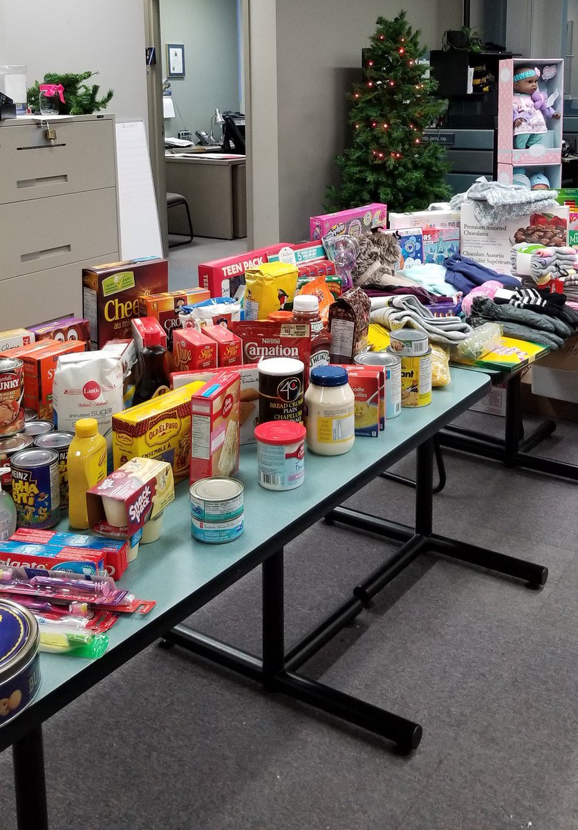 RCMPONT's tweet photo. RCMP “O” Division Headquarters sponsors families in need at Christmas #CopsDoingMore #BeKind ^LS
https://t.co/uZBhIyJLz9 https://t.co/C7kRlaCSGy