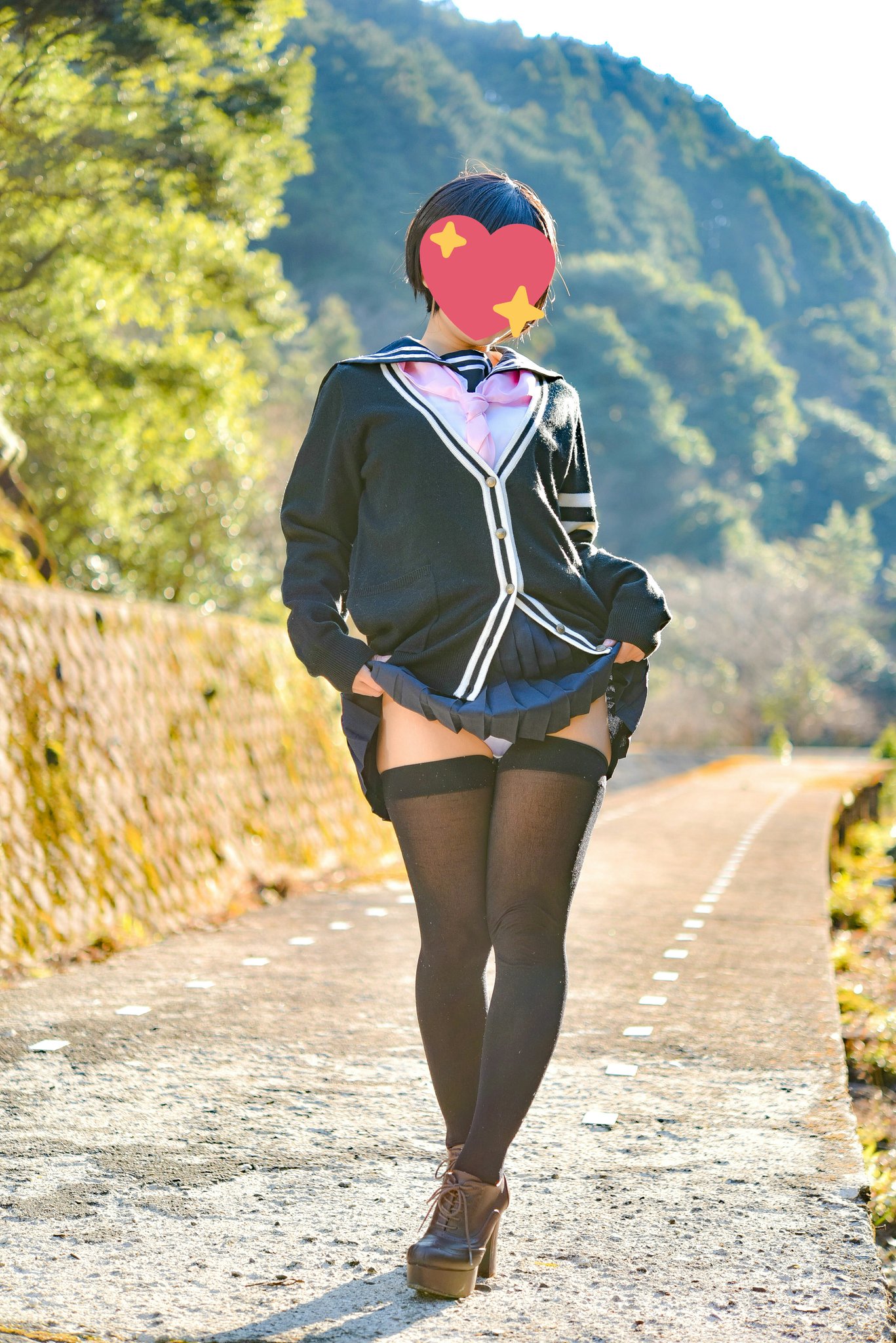 四国　露出  / X