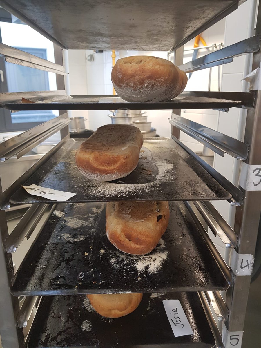 Leithscooking's tweet image. Walnut and raisin bread straight from the oven 🍞 #breadbaking #learntobake #bake