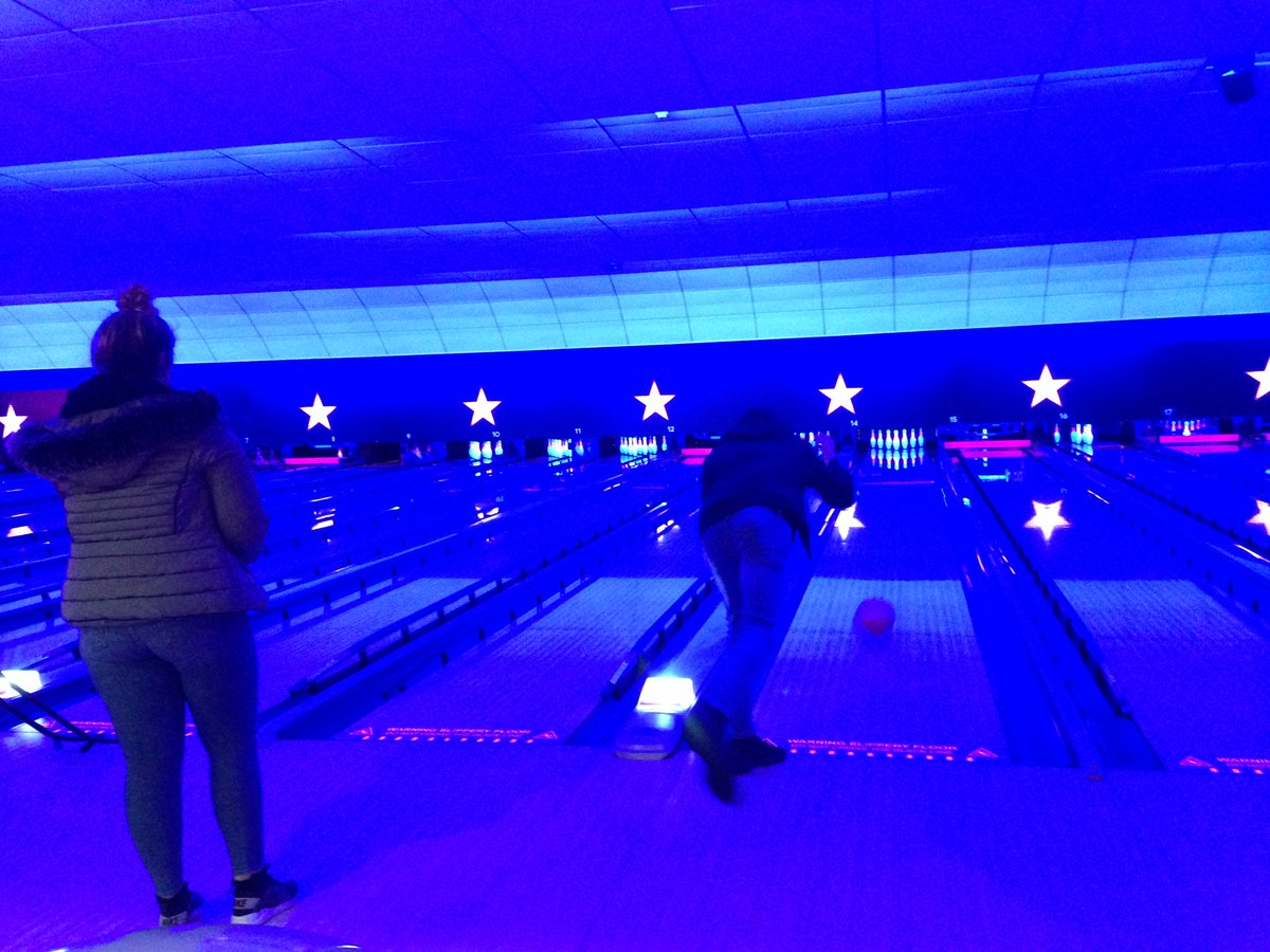 ReEntryToday's tweet photo. Christmas treats #bowling #trykeepyourballinyourownlane #weneedaninstuctor https://t.co/CiTWwLfF9c
